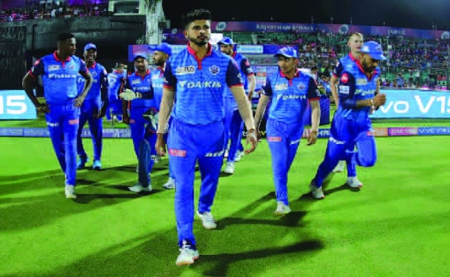 Delhi Capitals(DC) walking to play the match.