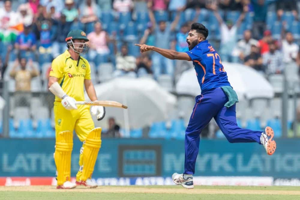 IND vs AUS 1st ODI: Watch Ravindra Jadeja take a brilliant catch to dismiss Marnus Labuschagne during India vs Australia 1st ODI