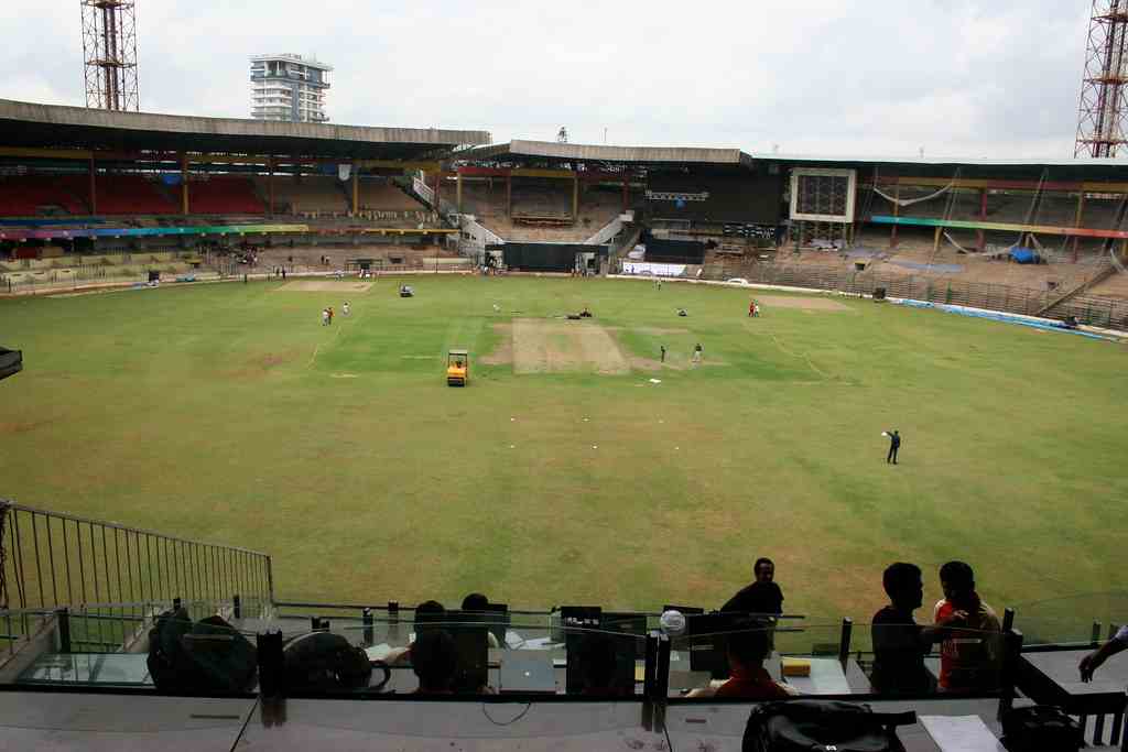  M Chinnaswamy Stadium Pitch Report,