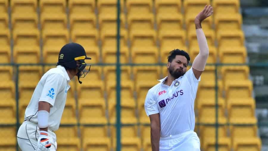 3 Bowlers who need a soldi performance in Duleep Trophy 2024 to get picked for Bangladesh Tests